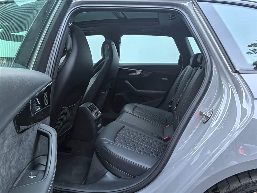 Audi RS 4 2023 immagine di auto #18