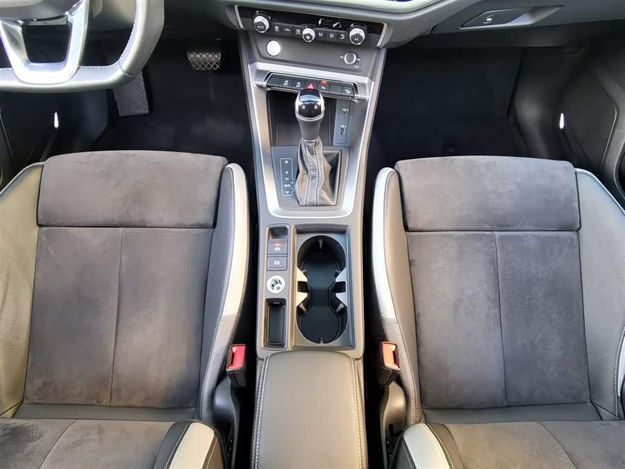 Audi Q3 2020 car image #18