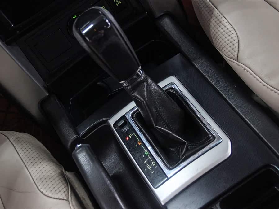 Toyota Land Cruiser Prado 2018 car image #18