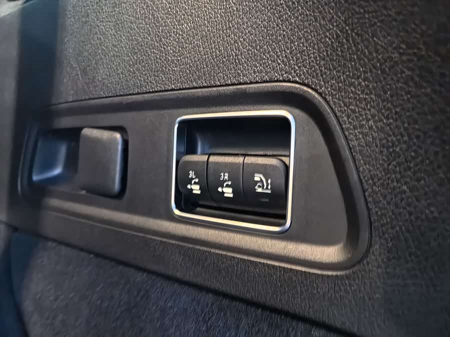 Mercedes-Benz GLS Class 2020 car image #18