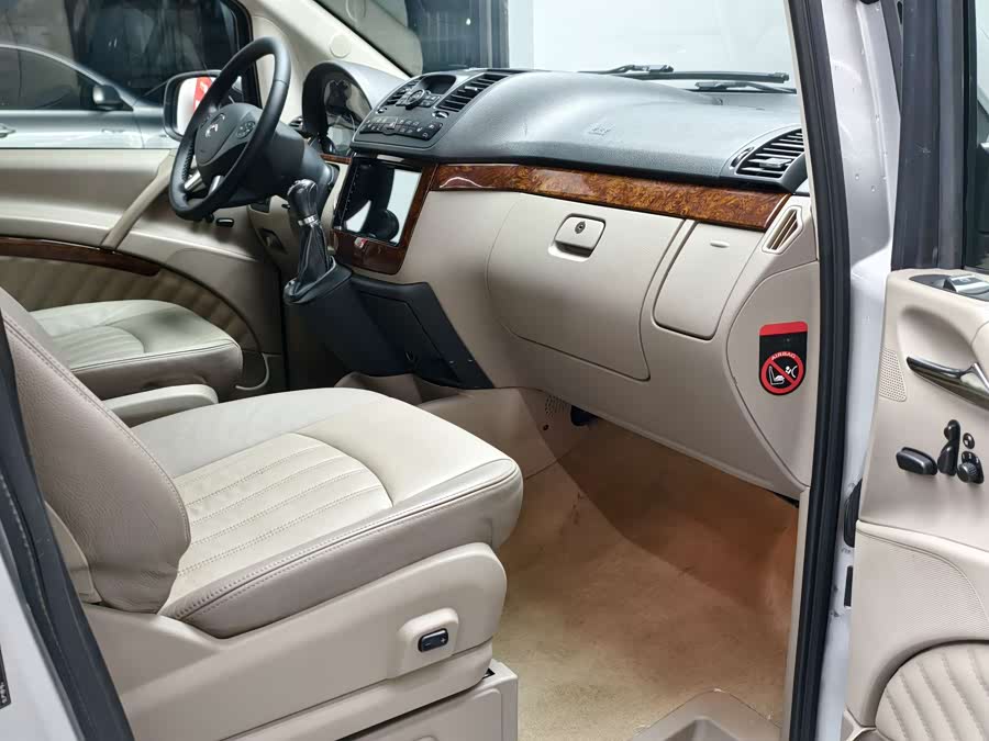 奔驰 唯雅诺 2013 汽车图片 #18