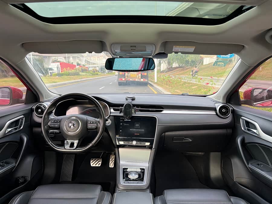 MG 6 New Energy 2018 immagine di auto #18