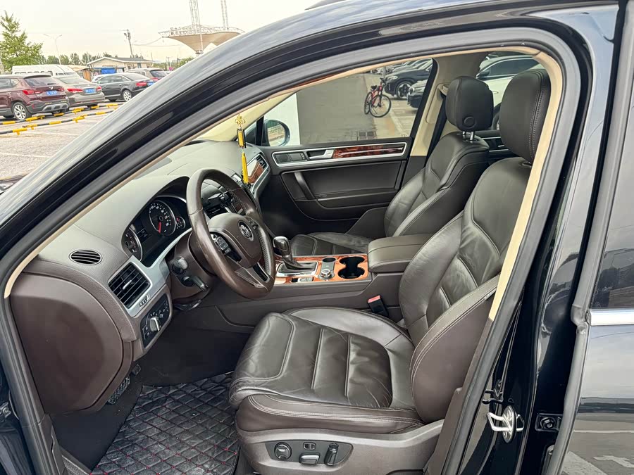 Volkswagen Touareg 2012 car image #18