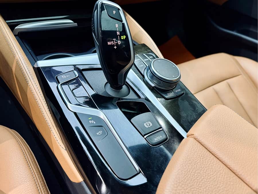 BMW 5 Series 2019 image de voiture #18