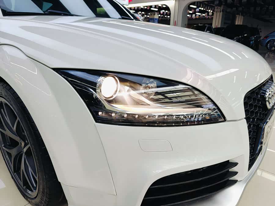 Audi TT 2011 #18 Audi TT 2011 car image #18