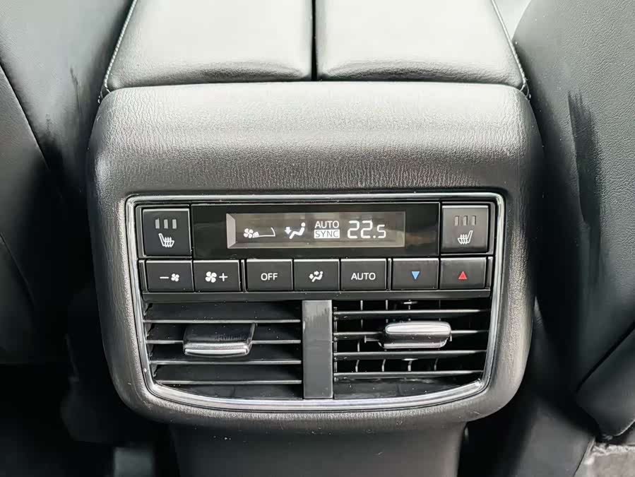 Mazda CX-8 2019 immagine di auto #18