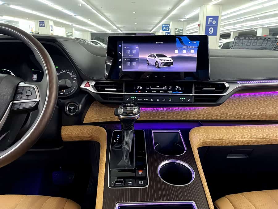 Toyota Granvia 2024 car image #18