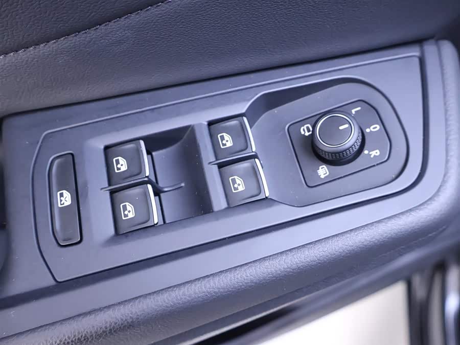 Volkswagen Talagon 2023 car image #18