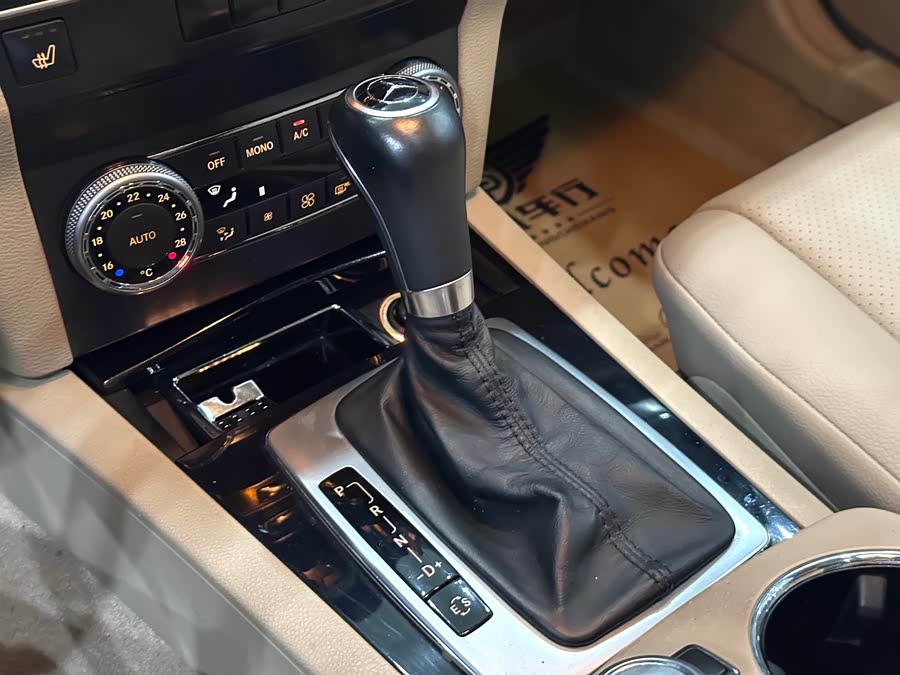 Mercedes-Benz GLK Class 2012 car image #18