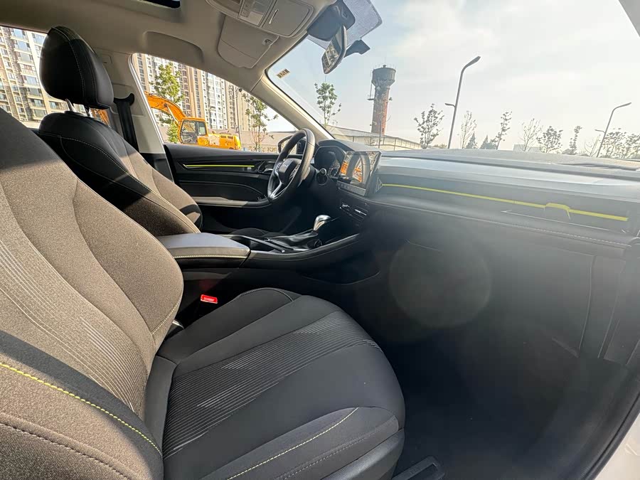Roewe i5 2023 car image #18