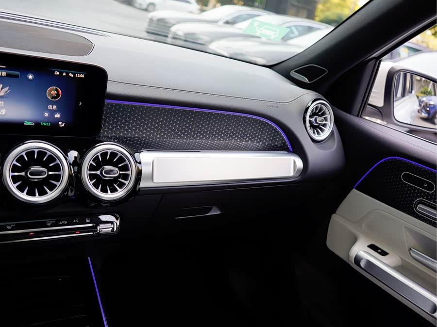 Mercedes-Benz EQB Class 2025 car image #18