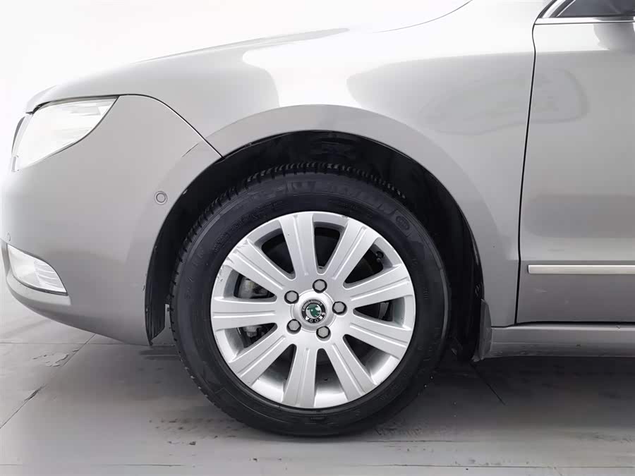Skoda Superb 2012 immagine di auto #18