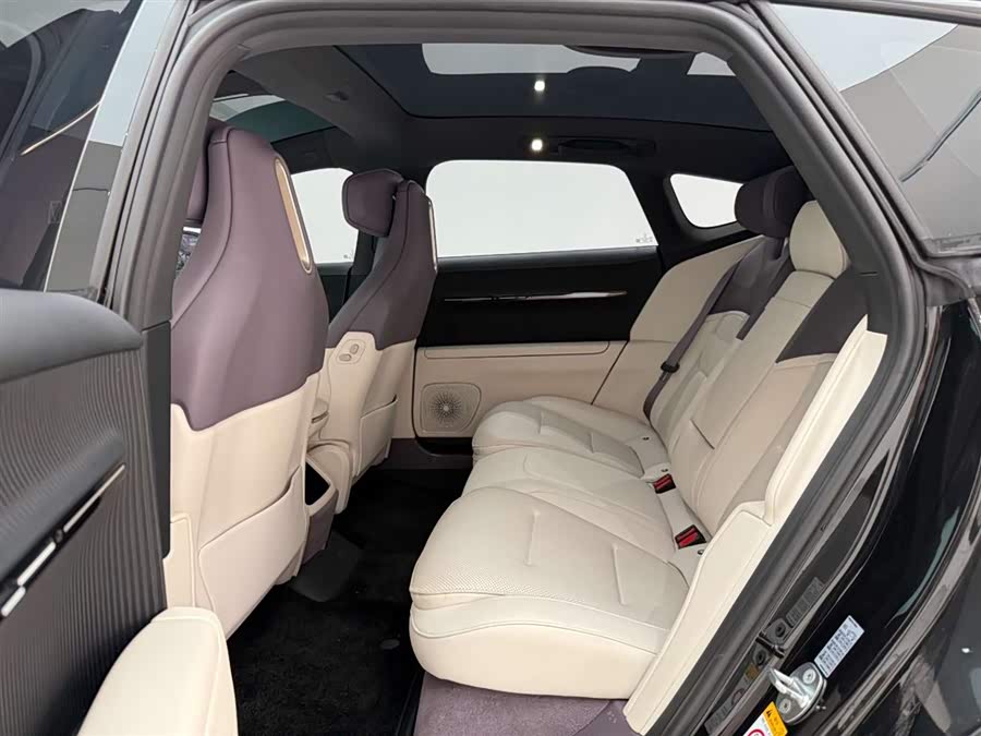 Avatr 12 2023 car image #18