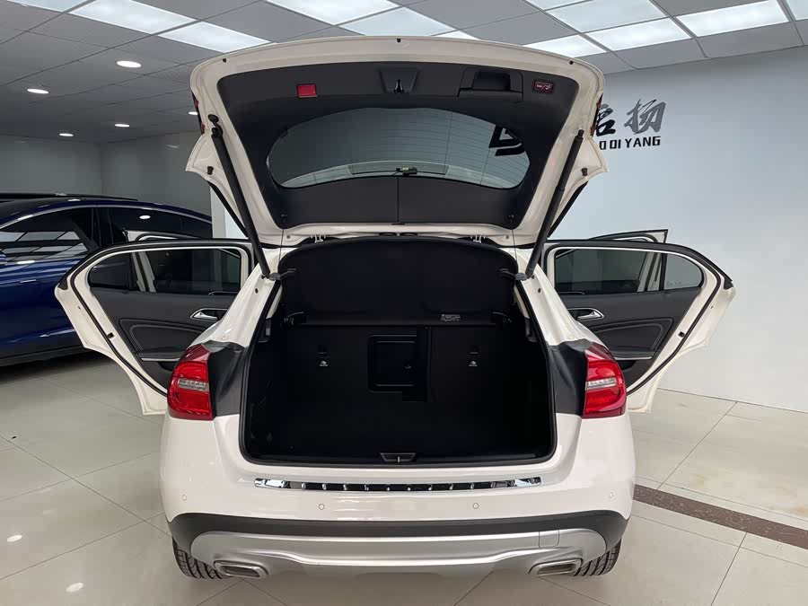 Mercedes-Benz GLA Class 2017 car image #18