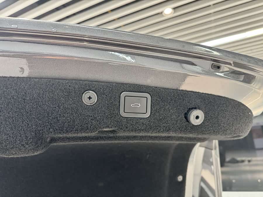 Avatr 11 2023 car image #18