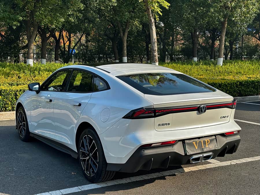 Changan UNI-V iDD 2025 car image #18