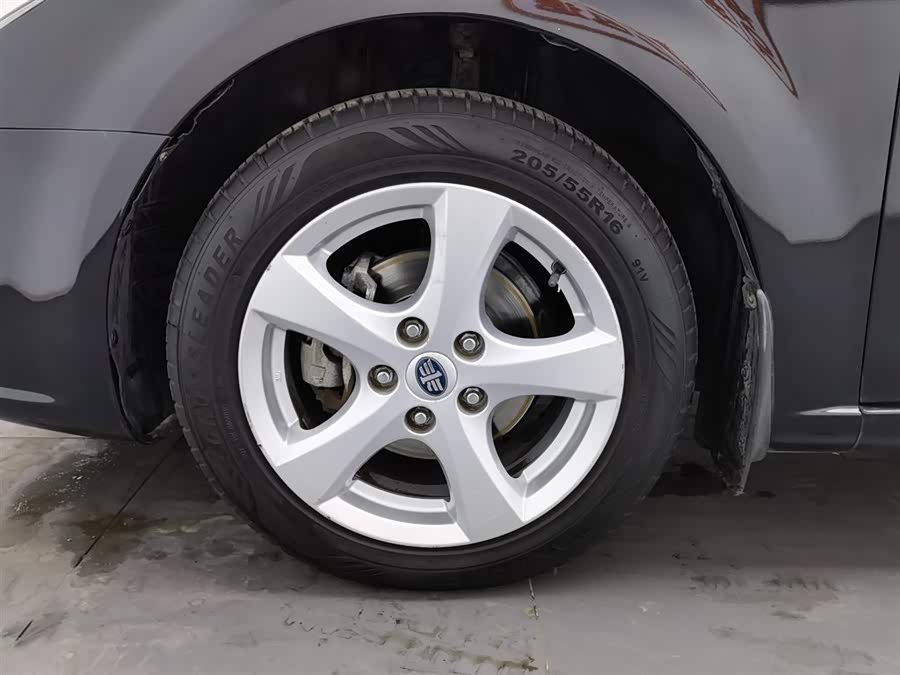 2012 car image #18