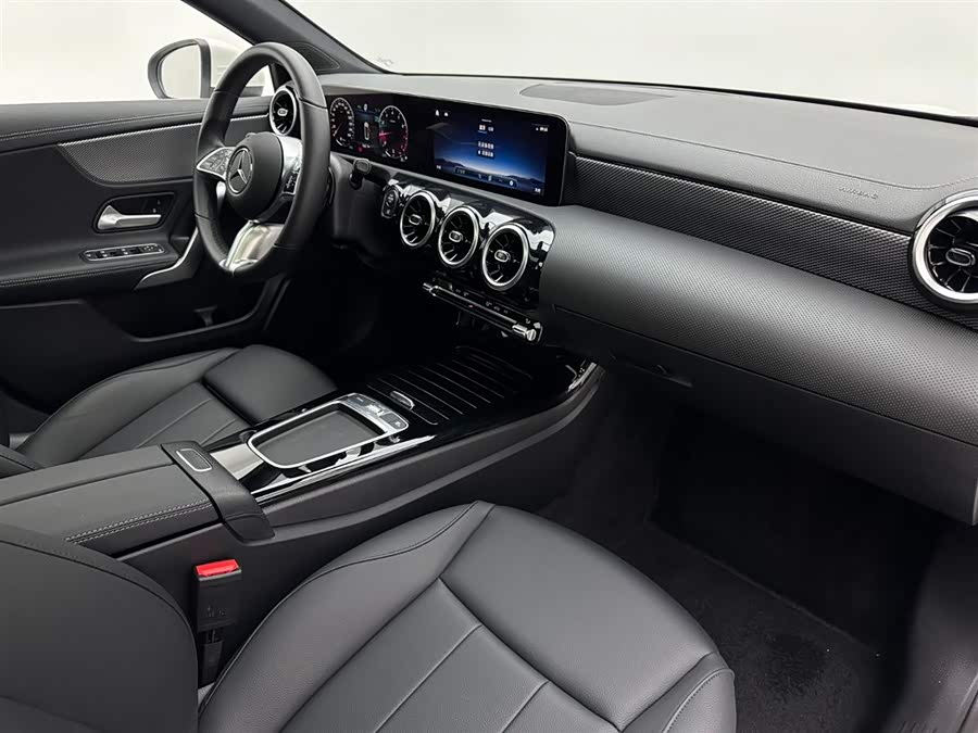 Mercedes-Benz A Class 2024 immagine di auto #18