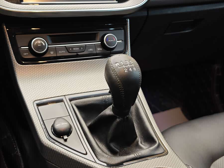 GEELY Emgrand GS 2017 car image #18