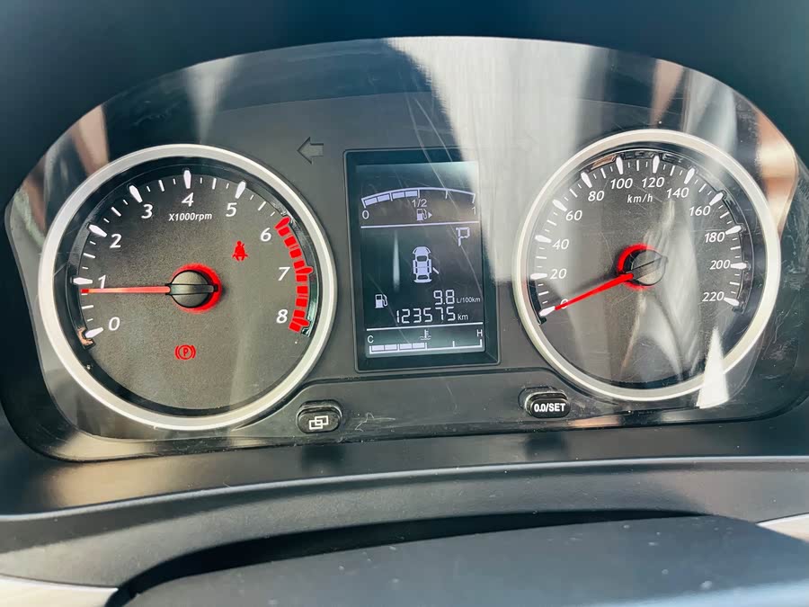 Forthing SX6 2018 car image #18