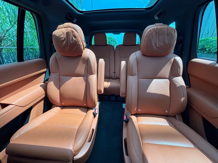 理想汽车 理想MEGA 2025 汽车图片 #18