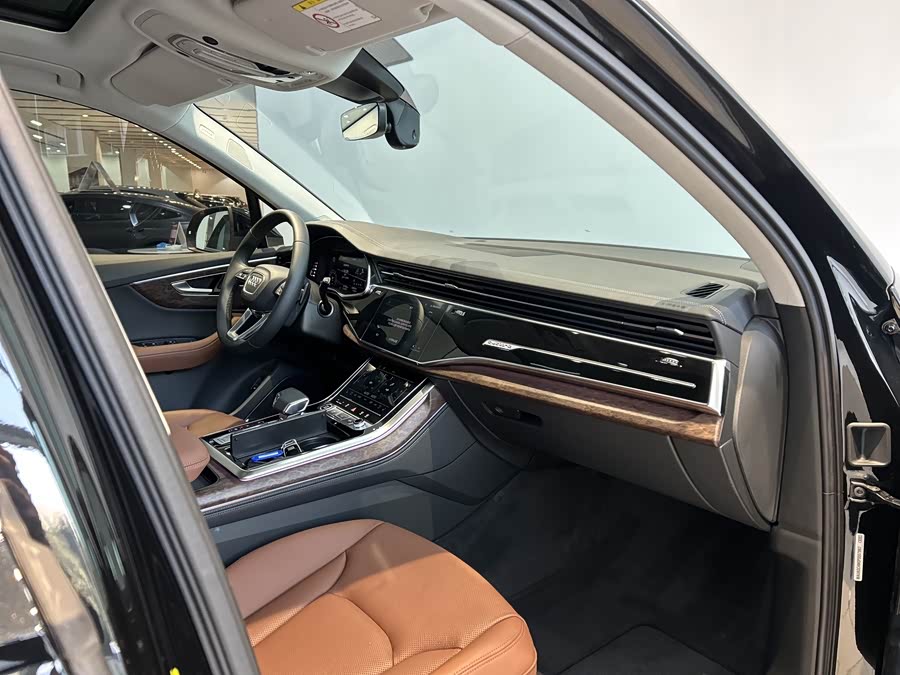 Audi Q7 2023 image de voiture #18