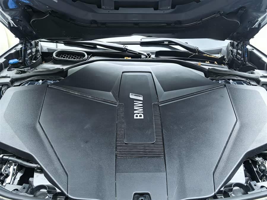 BMW i7 2024 car image #18