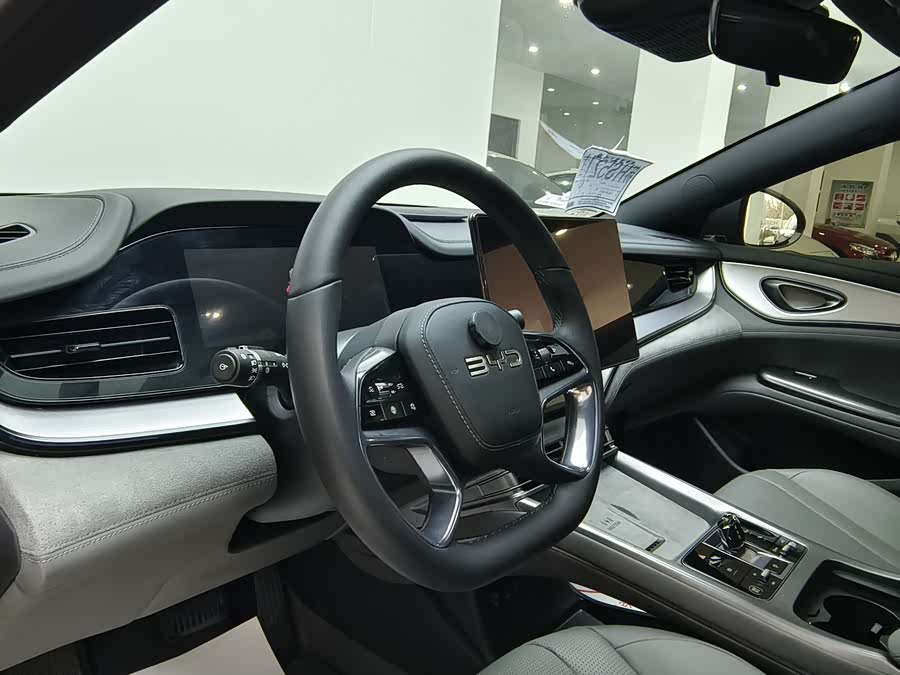 BYD Seal 07 DM-i 2025 car image #18