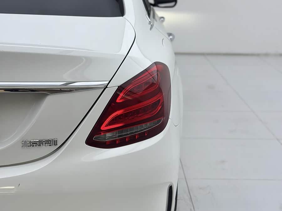 Mercedes-Benz C Class 2016 car image #18