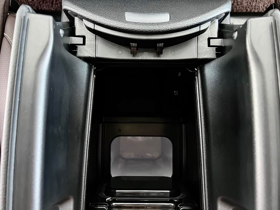 Mercedes-Benz V Class 2023 immagine di auto #18