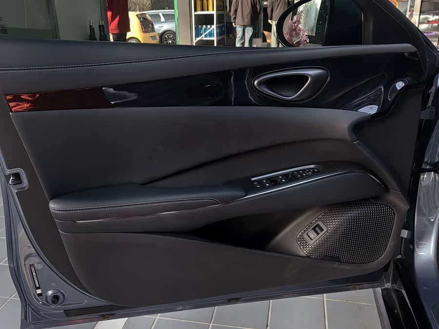 BYD Seal 2025 car image #18