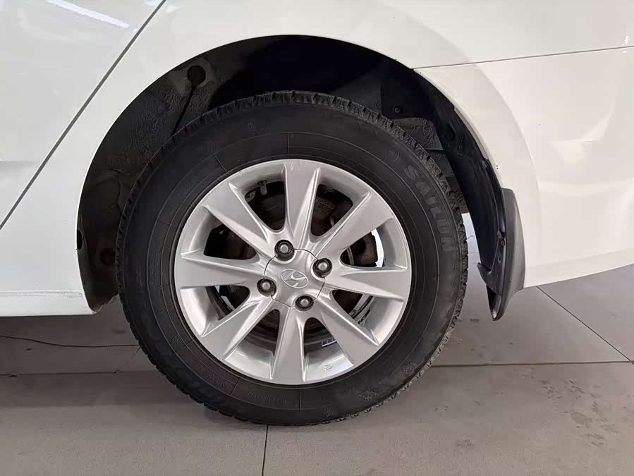 Hyundai Reina 2016 #18 Hyundai Reina 2016 car image #18