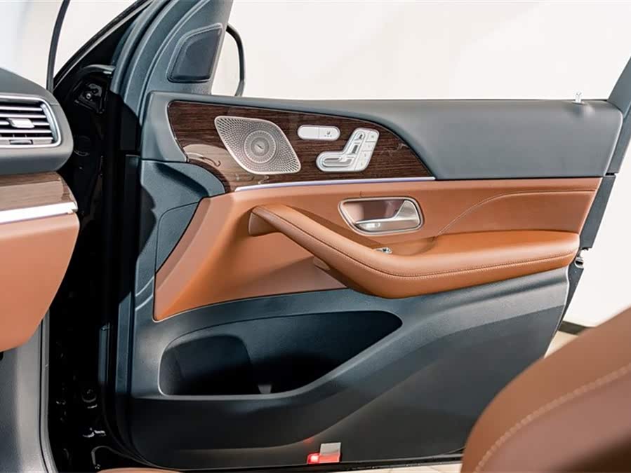 Mercedes-Benz GLE Class 2025 car image #18