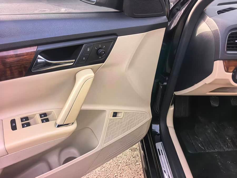 Volkswagen Lavida 2014 car image #18