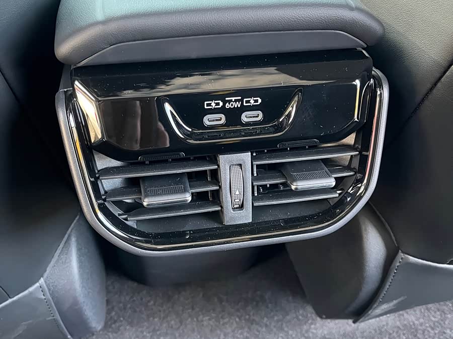 Toyota bZ5 2025 immagine di auto #18