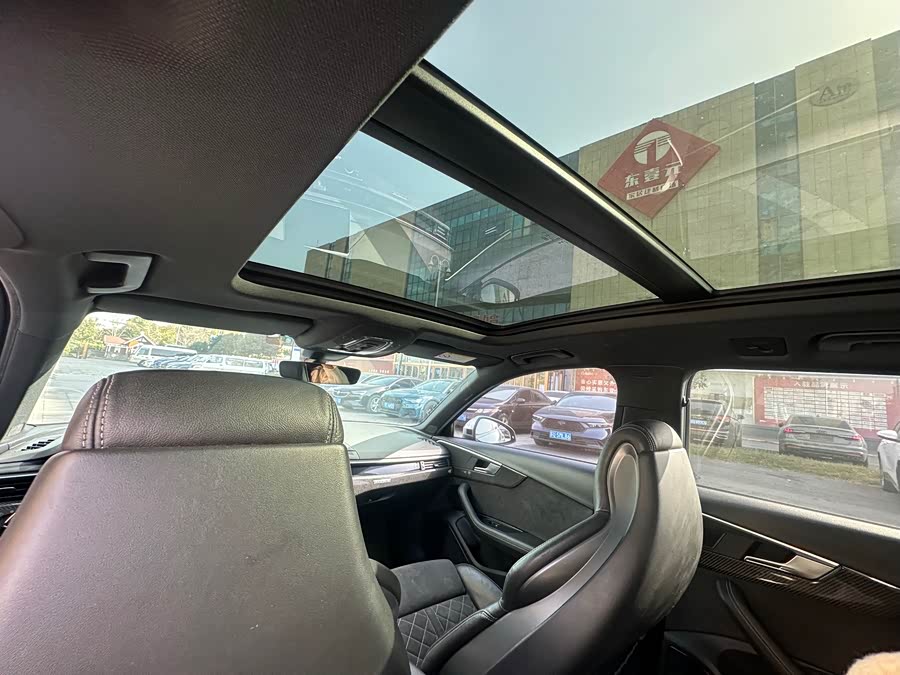 Audi RS 4 2019 car image #18