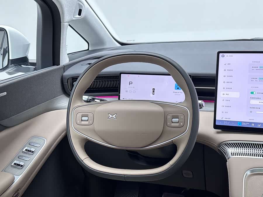 Xpeng X9 2025 صورة سيارة #18