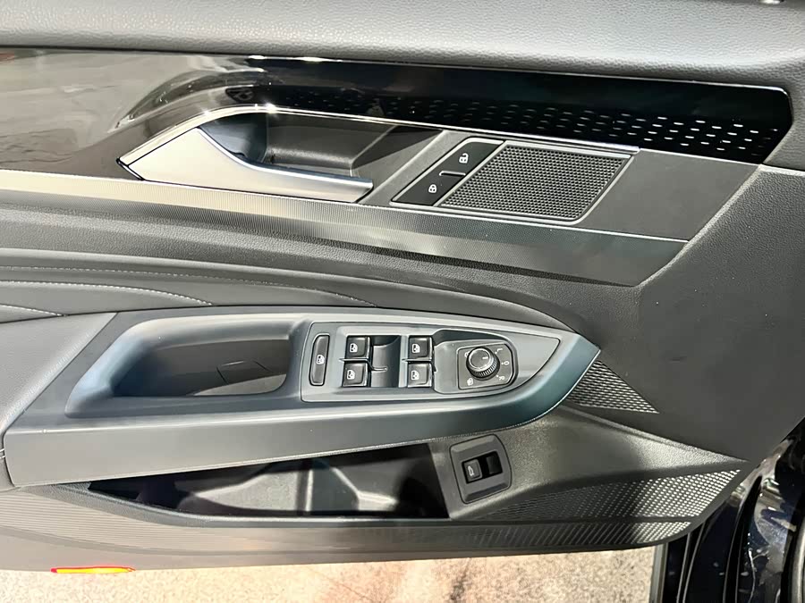 Volkswagen Passat 2023 car image #18