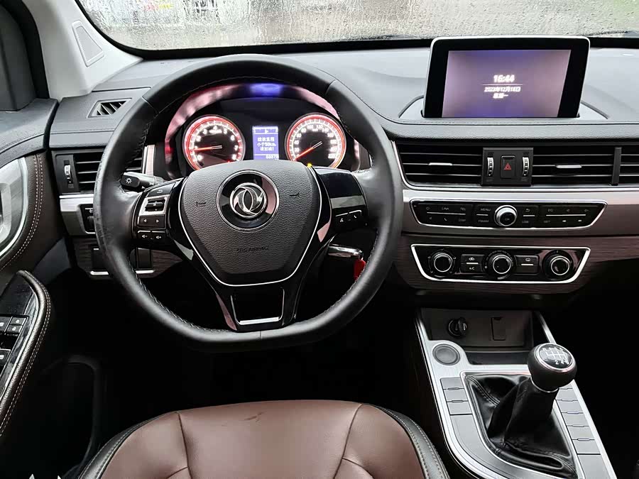 Forthing JOYEAR X6 2017 #18 Forthing JOYEAR X6 2017 car image #18