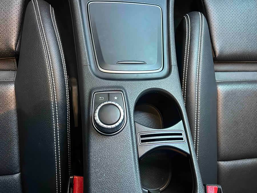 Mercedes-Benz GLA Class 2019 #18 Mercedes-Benz GLA Class 2019 car image #18