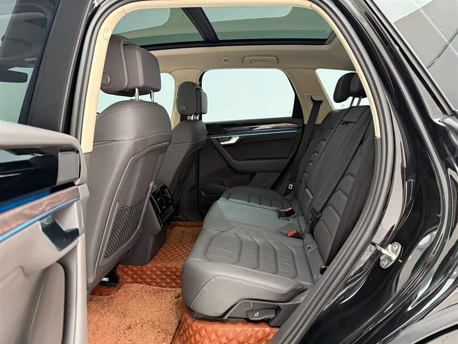 Volkswagen Touareg 2023 immagine di auto #18