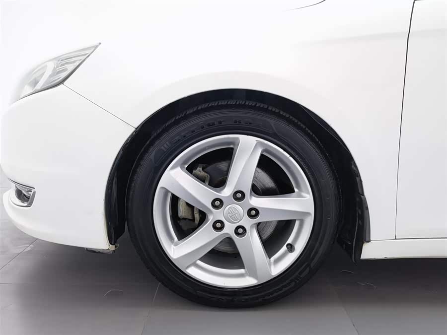 2015 car image #18