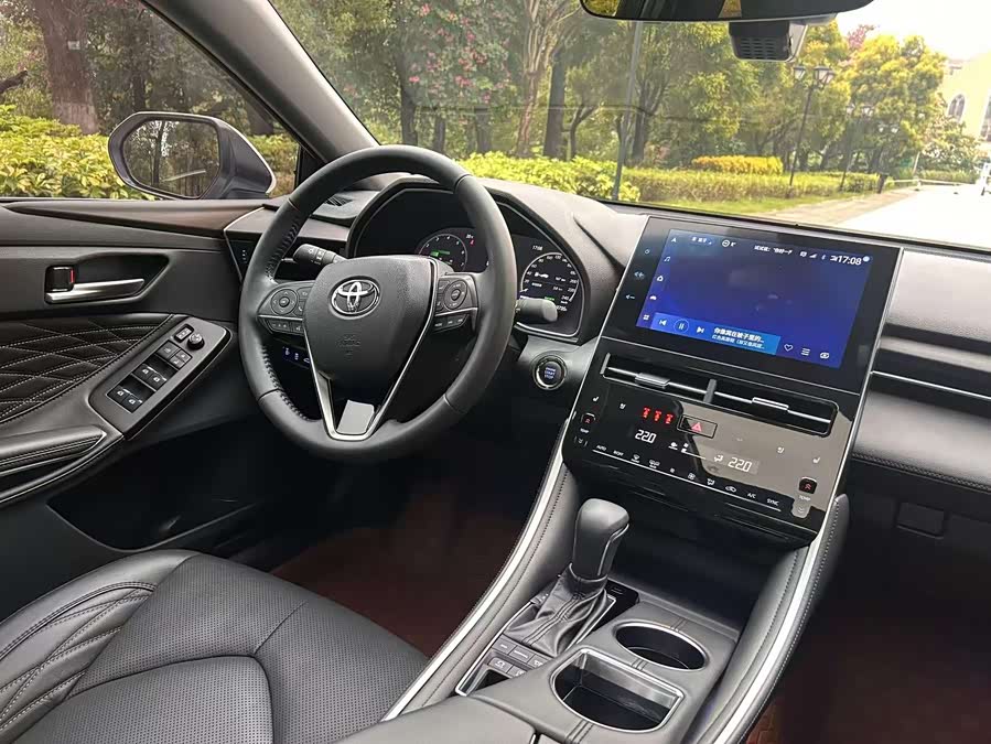 Toyota Avalon 2024 car image #18