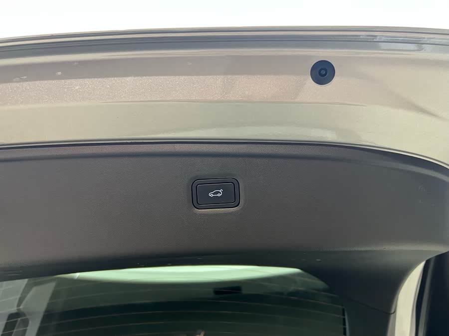 Xpeng P7+ 2025 car image #18