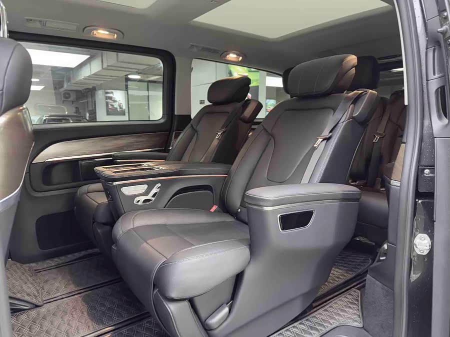 Mercedes-Benz V Class 2020 car image #18