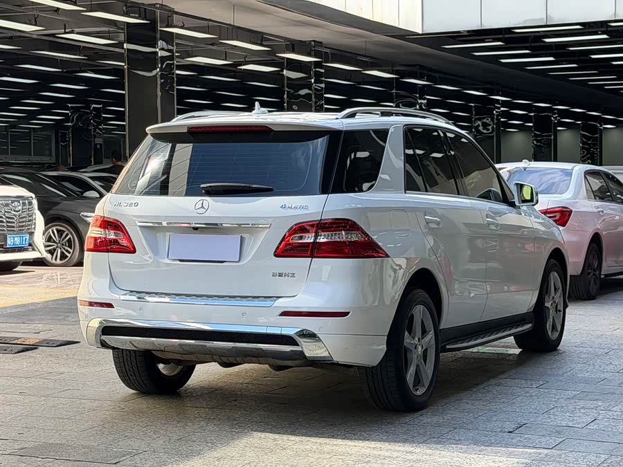 Mercedes-Benz M Class 2015 car image #18