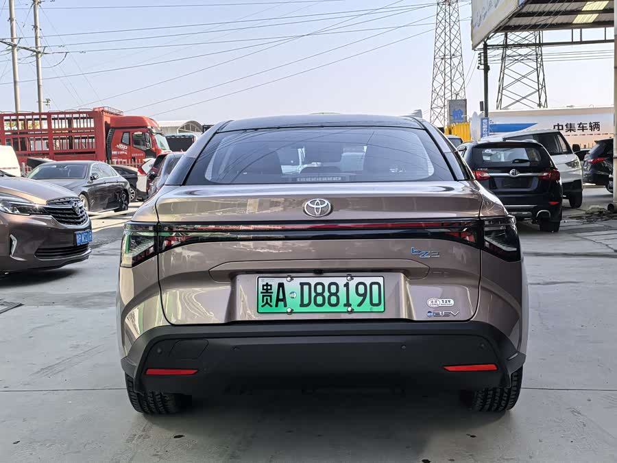 Toyota bZ3 2023 immagine di auto #18