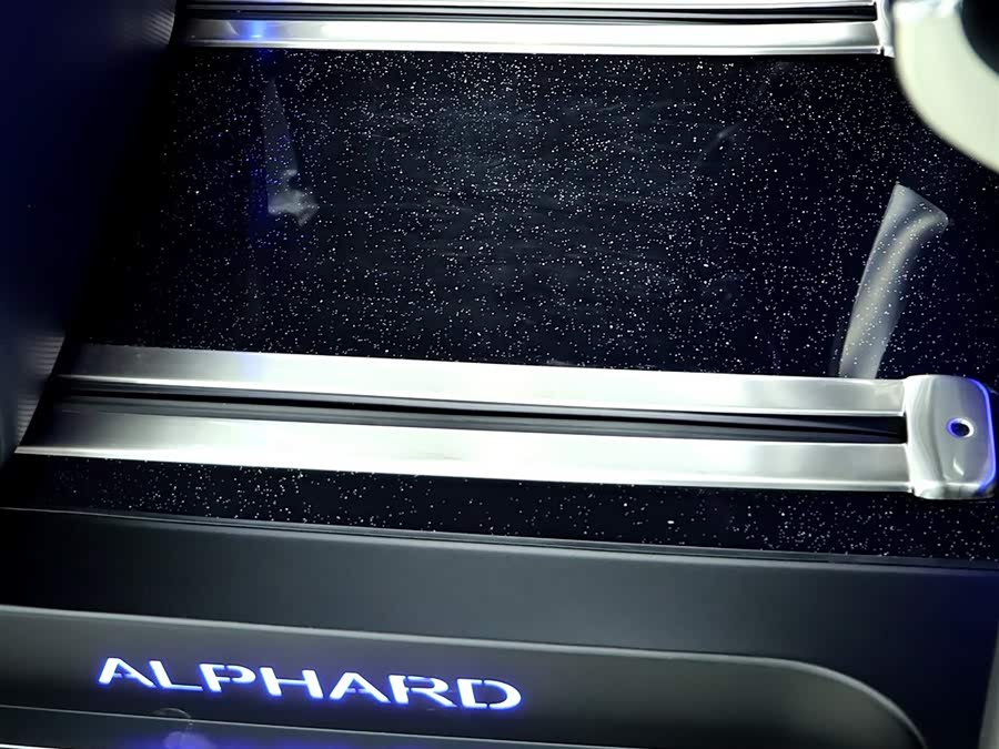 Toyota Alphard 2019 car image #18