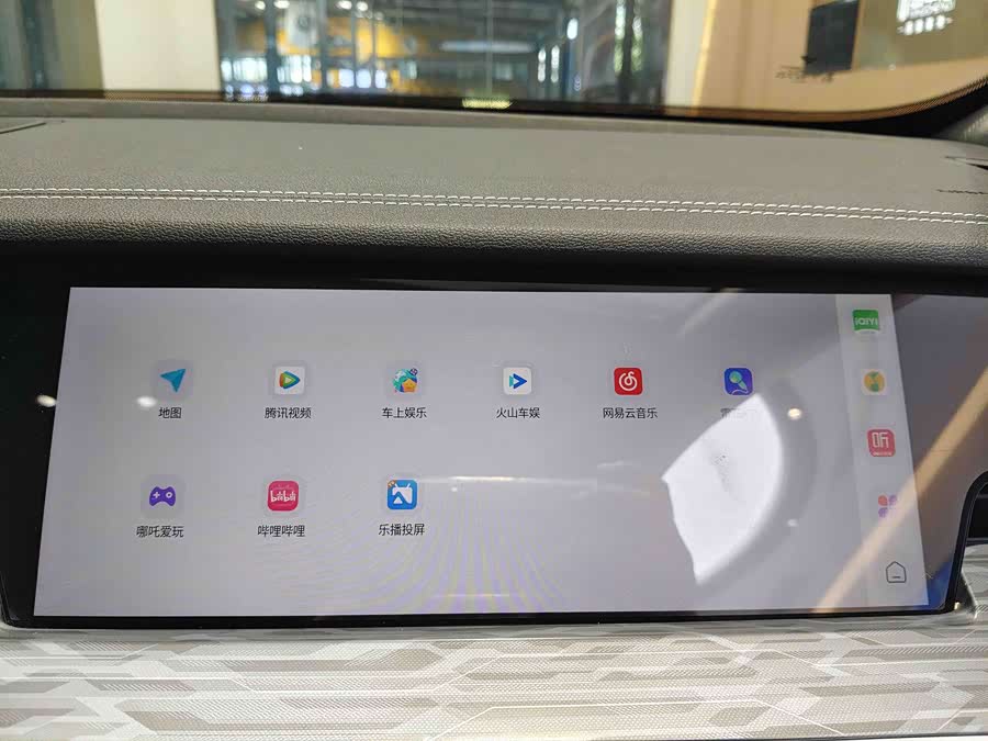 哪吒汽车 哪吒S 2023 汽车图片 #18