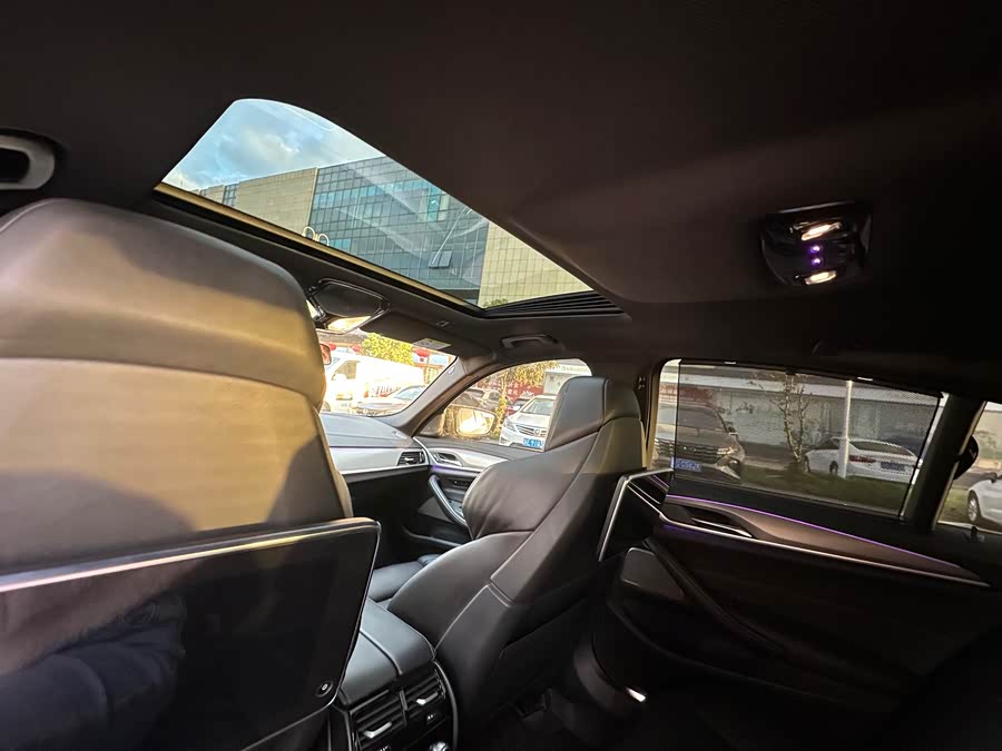 BMW M5 2019 car image #18